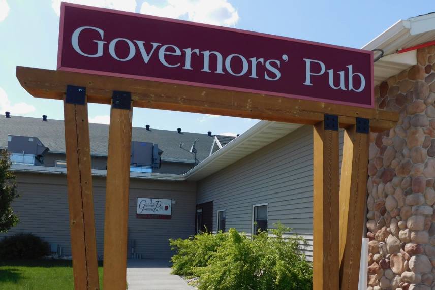 governors' Inn pub board