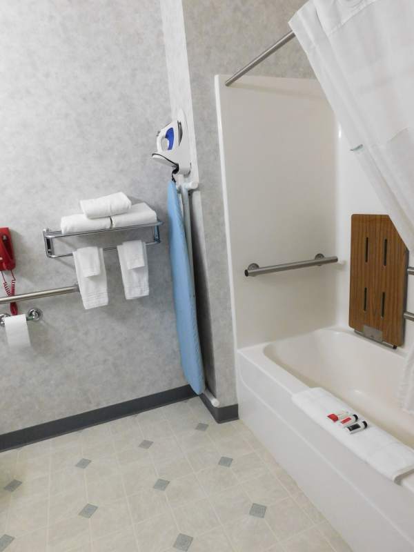 accessible room bathroom