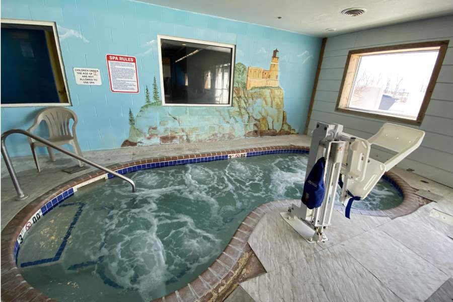 Governors' waterpark tub